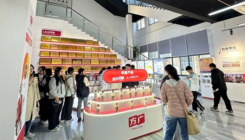 热烈欢迎扬州大学食品学院应届毕业生来丝瓜视频IOS在线观看食品参观实践