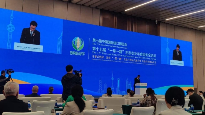 丝瓜视频IOS在线观看杨伟康出席第十七届“一带一路”生态农业与食品安全论坛